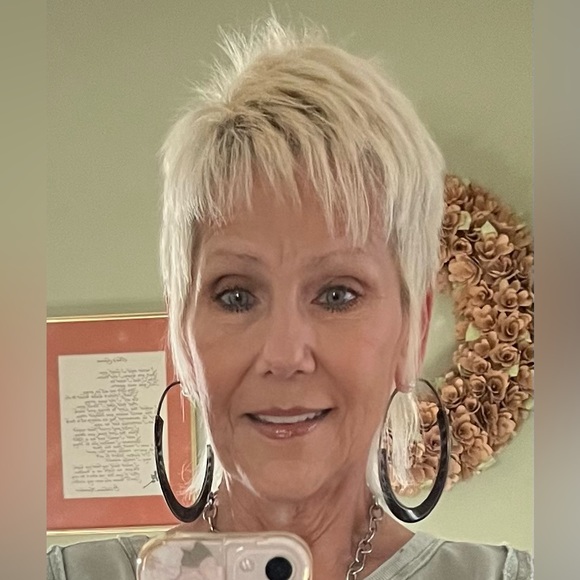 Meet your Posher, Colleen - Picture 2 of 14